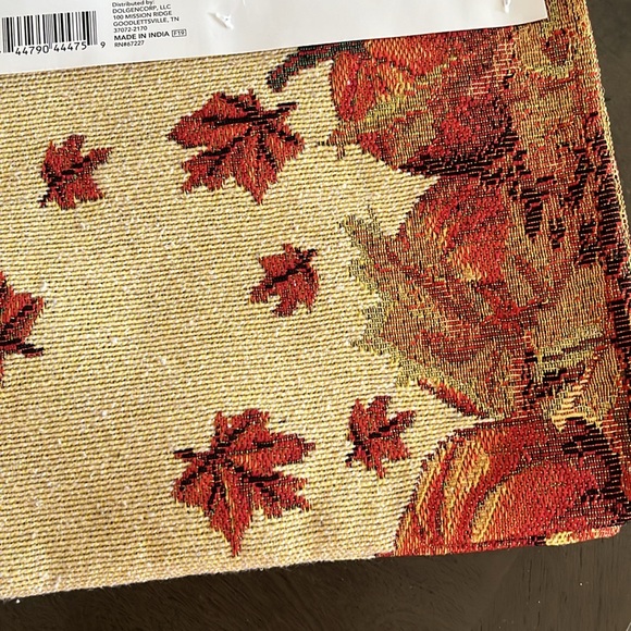 Fall table runner. - Picture 4 of 5